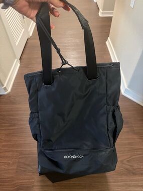 Beyond Yoga Black Convertible yoga/gym backpack